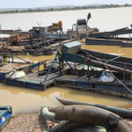 Mali: 38 illegal dredgers destroyed on the Niger River; crackdown on dredging intensified